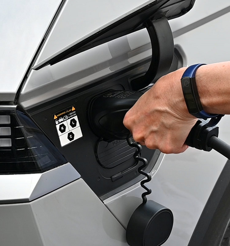 recharge EV voiture électrique avec la borne JUPITER
